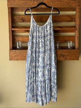 Millibon Blue and White Paisley Maxi Dress